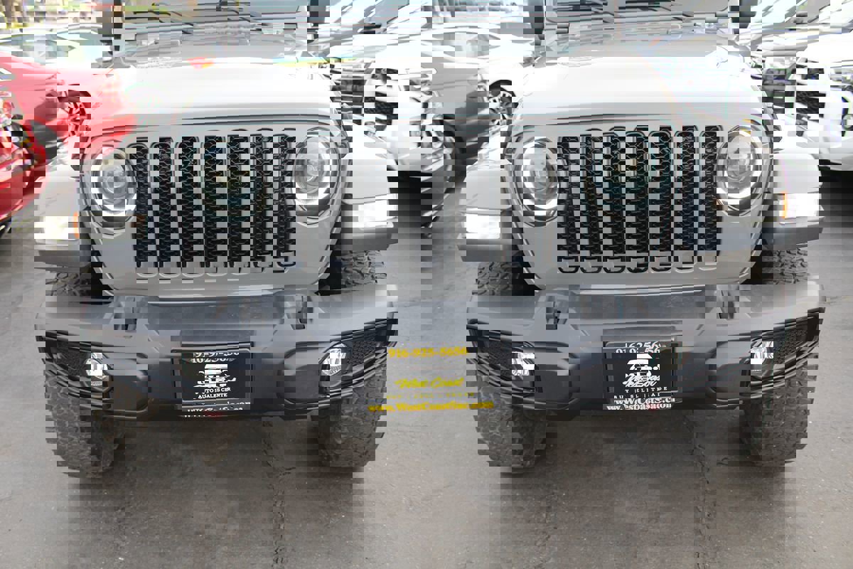 Used 2020 Jeep Wrangler Unlimited Sahara image 9