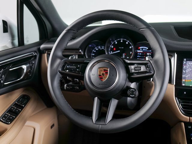 Certified 2026 Porsche Macan AWD/4WD image 16