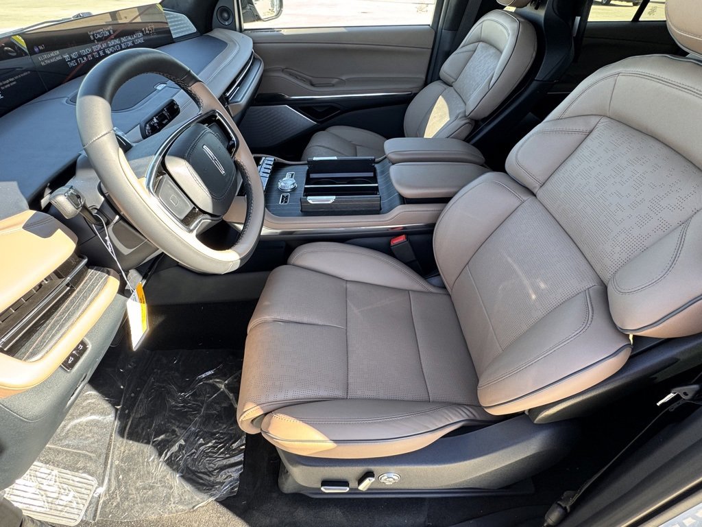 New 2025 Lincoln Navigator Black Label image 18