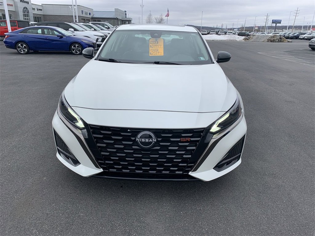 Used 2024 Nissan Altima 2.5 SR w/ SR Premium Package image 3