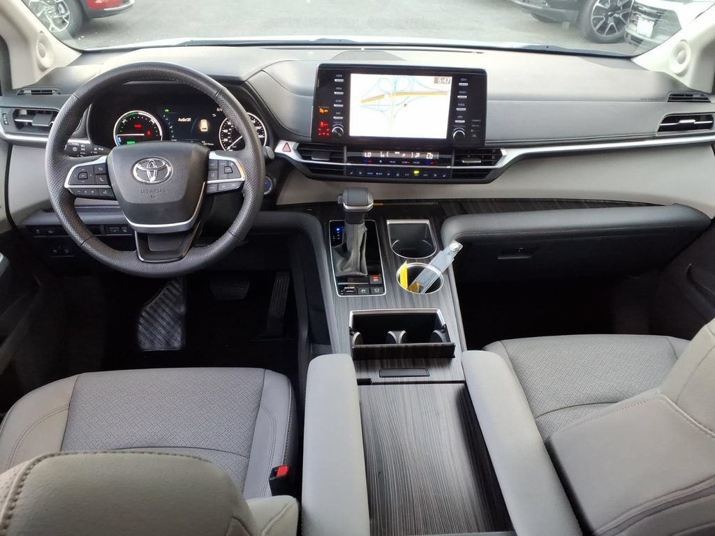 Used 2024 Toyota Sienna Limited AWD/4WD image 19