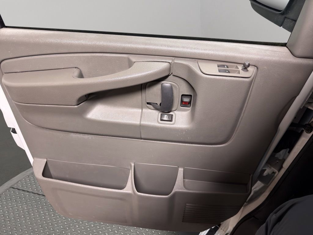 Used 2008 Chevrolet Express 3500 Extended Passenger w/ LT Preferred Equipment Group image 15