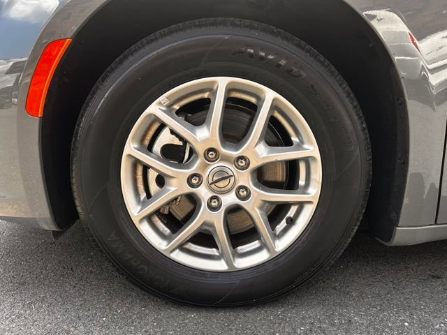 Used 2023 Chrysler Pacifica Touring-L FWD image 34