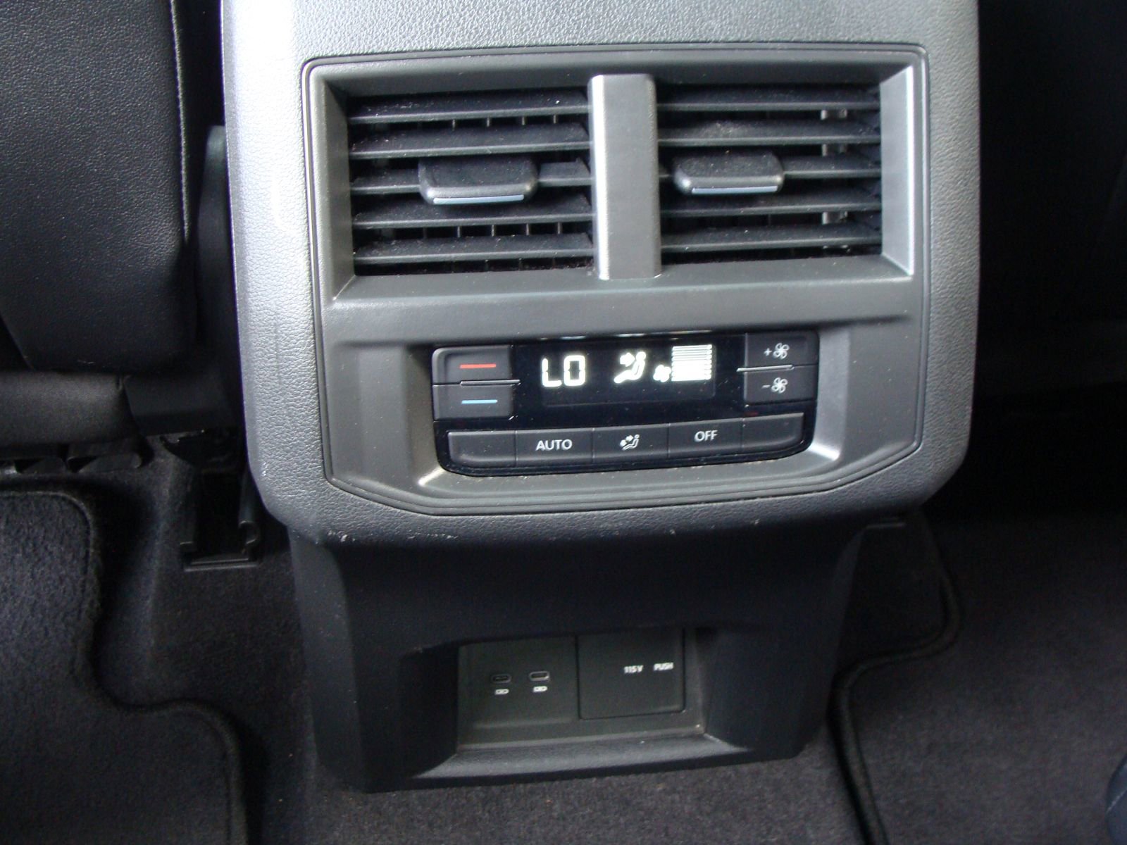 Used 2022 Volkswagen Atlas SEL image 35