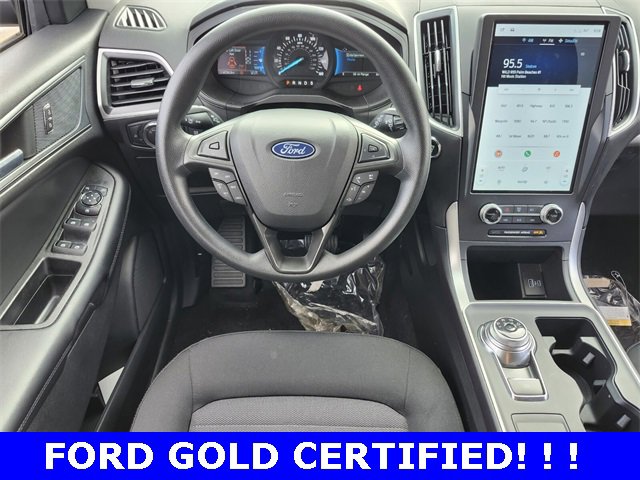 Used 2024 Ford Edge SE w/ Black Appearance Package image 5