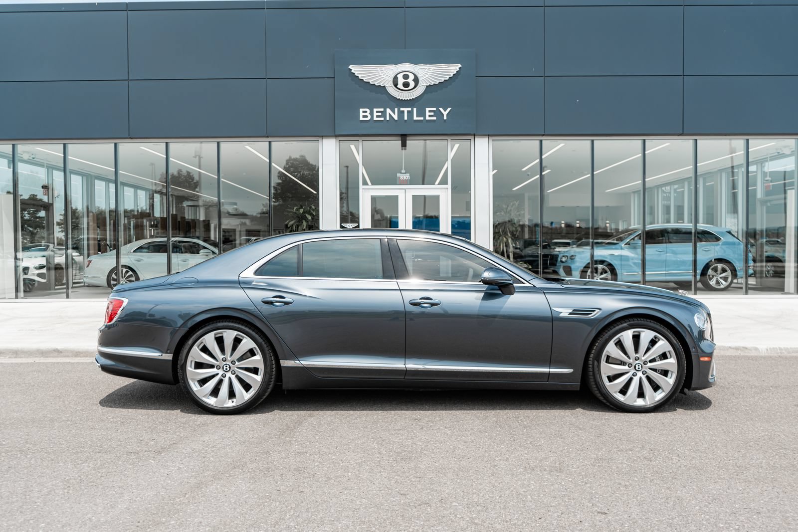 Certified 2026 Bentley Flying Spur Plug-In Hybrid AWD/4WD image 14