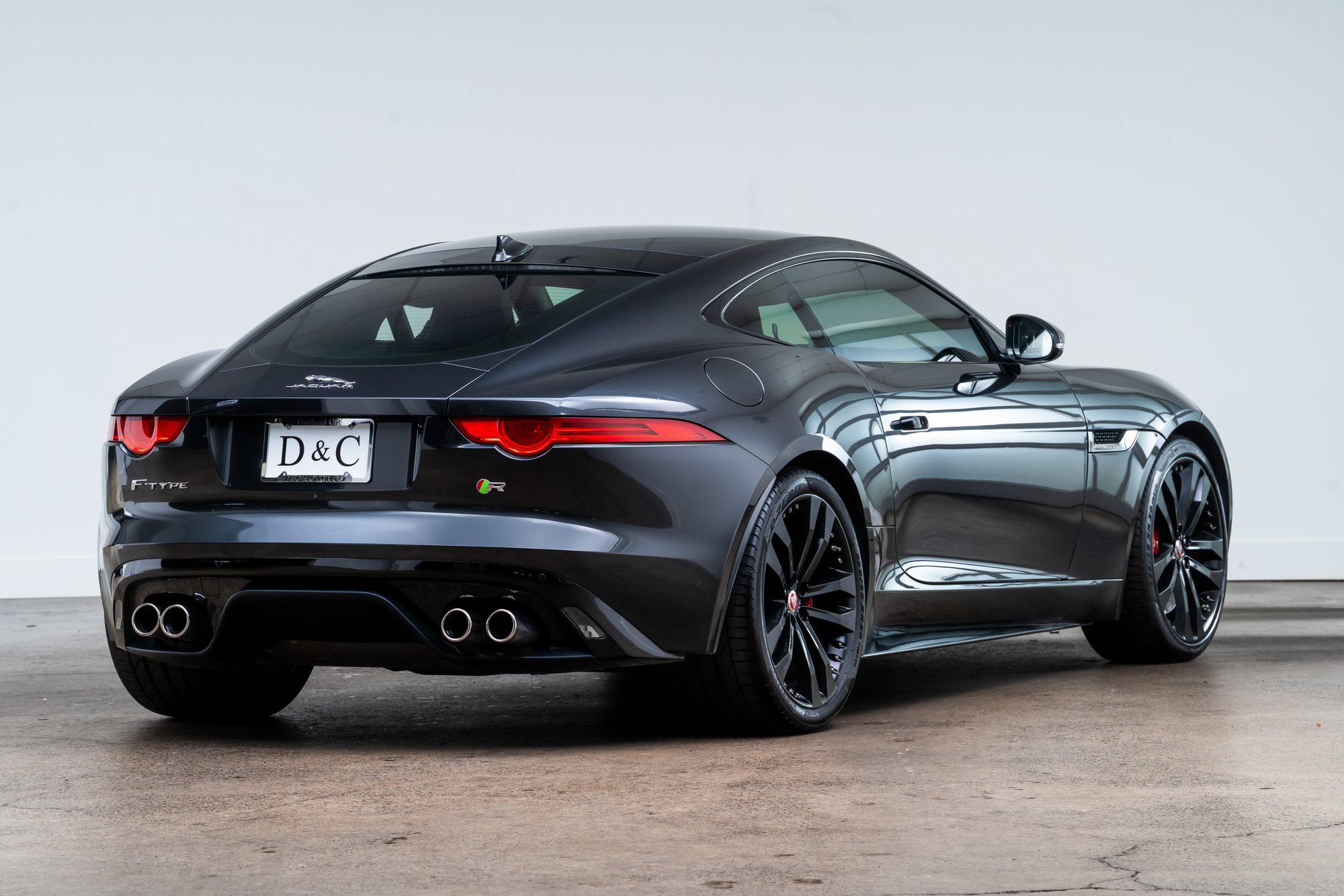 Used 2015 Jaguar F-TYPE R RWD image 7