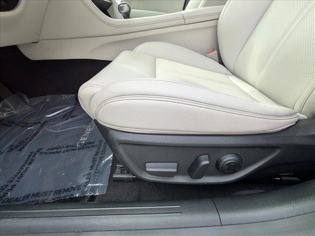 Used 2025 Genesis G70 2.5T image 19