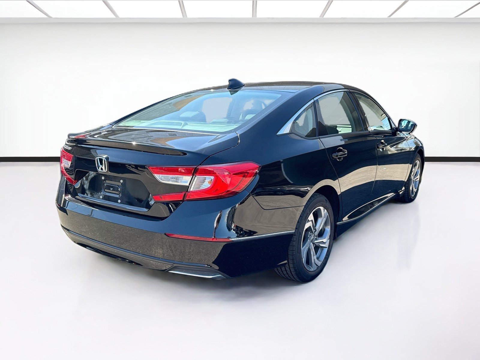 Used 2018 Honda Accord EX image 4