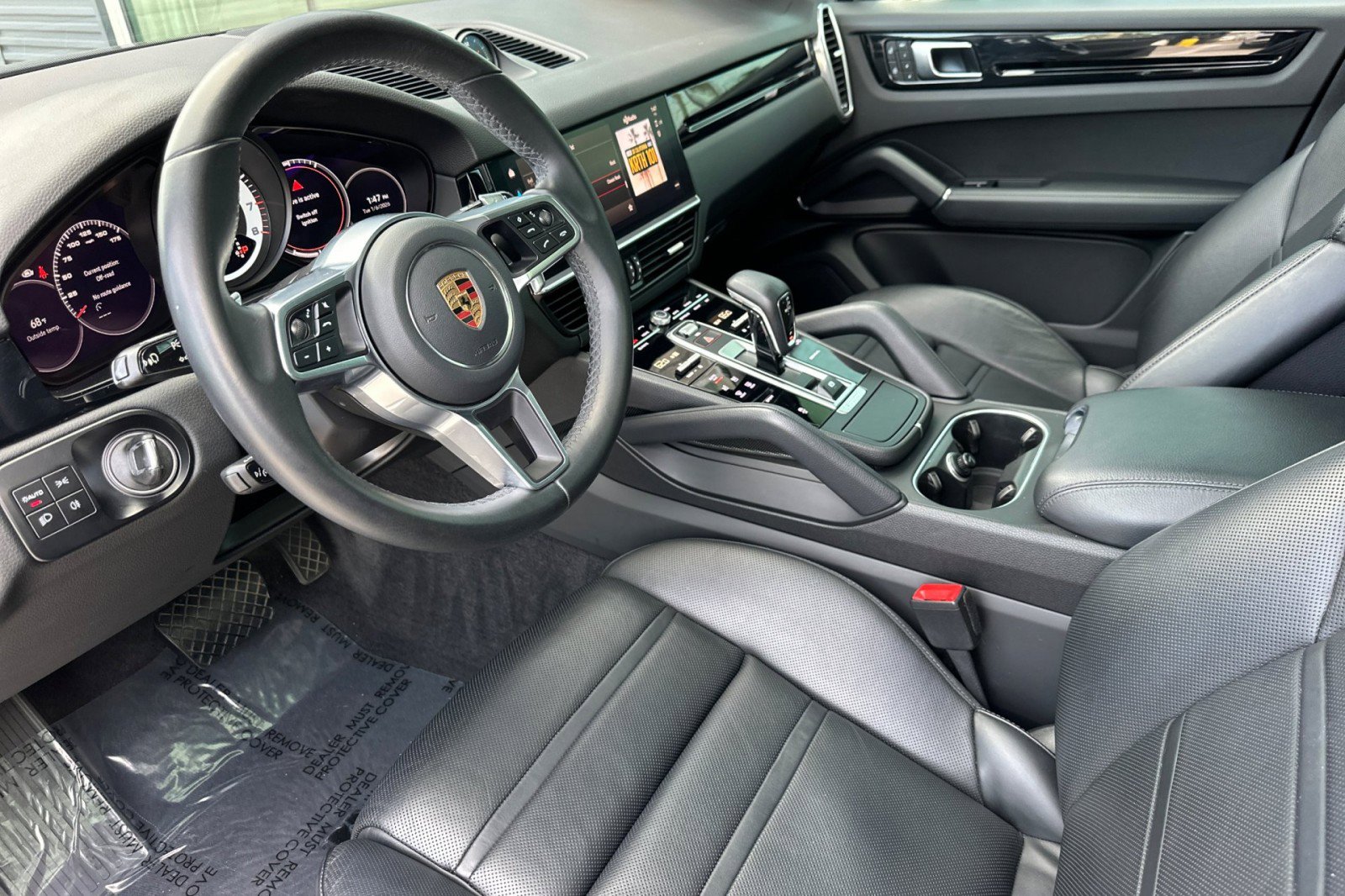 Used 2023 Porsche Cayenne image 4