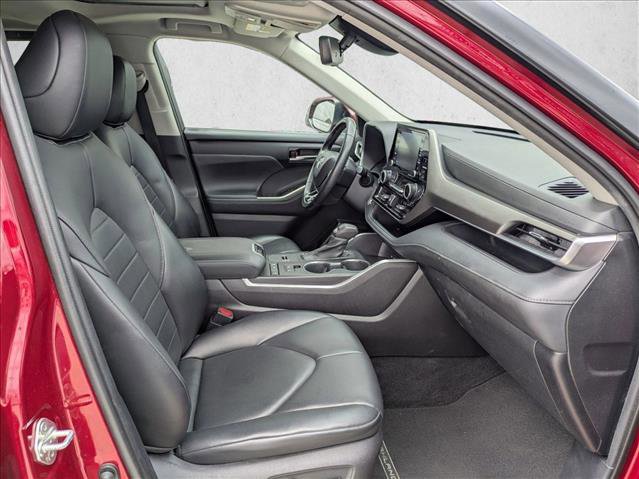 Used 2020 Toyota Highlander XLE FWD image 23