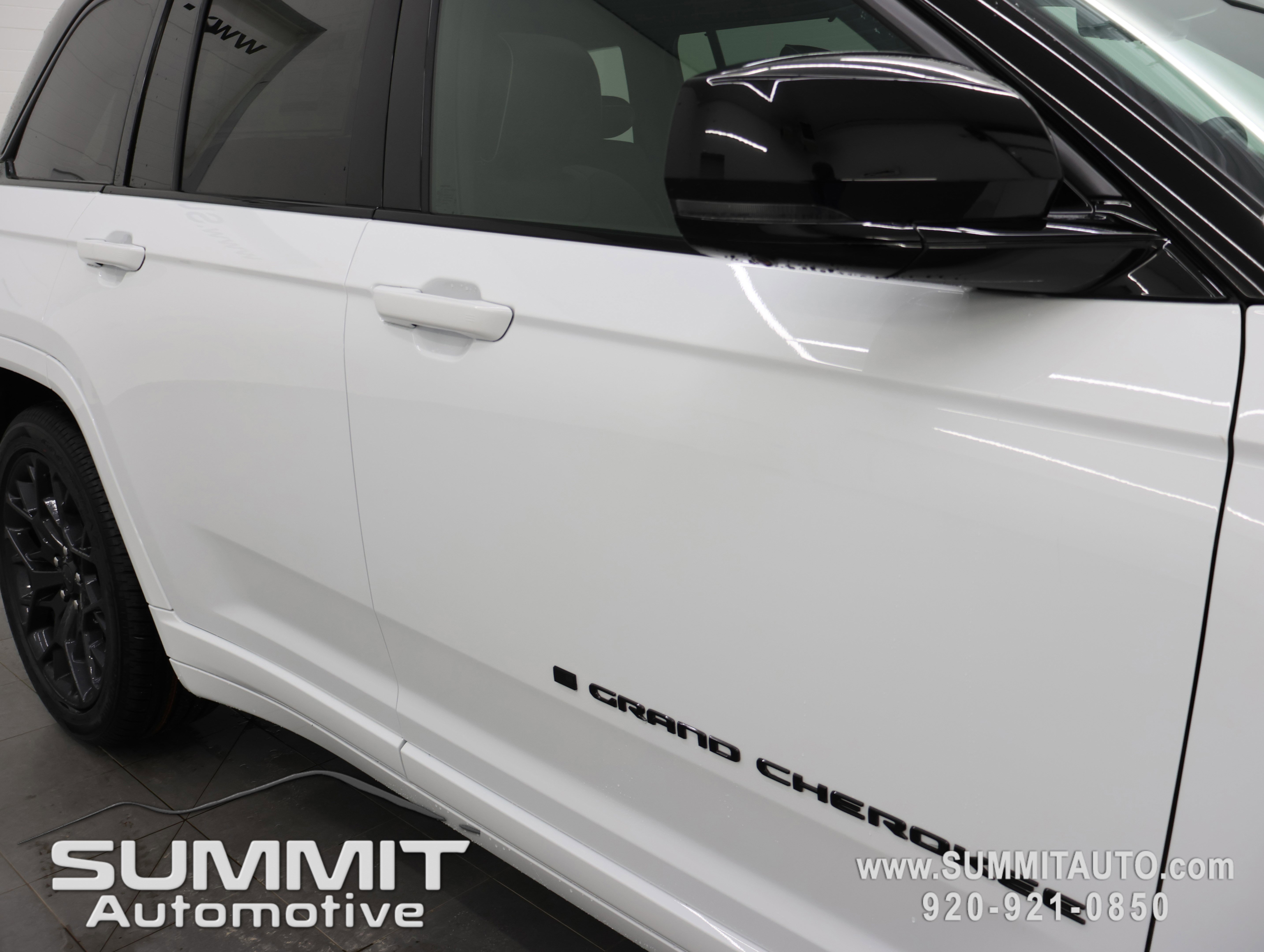 New 2026 Jeep Grand Cherokee Summit image 27