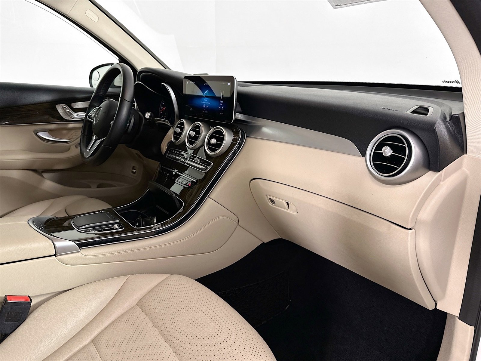 Used 2020 Mercedes-Benz GLC 300 4MATIC image 26