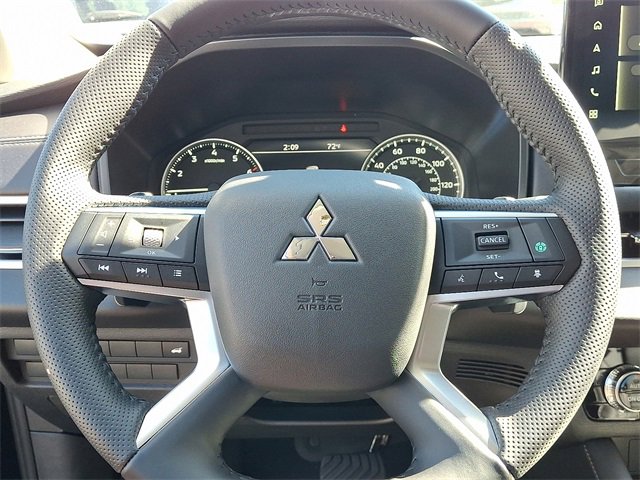 New 2025 Mitsubishi Outlander SE image 9