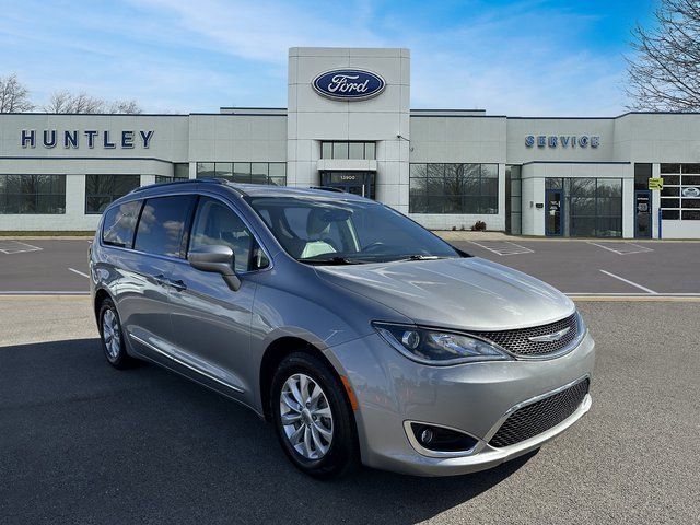 Used 2018 Chrysler Pacifica Touring-L Plus image 4