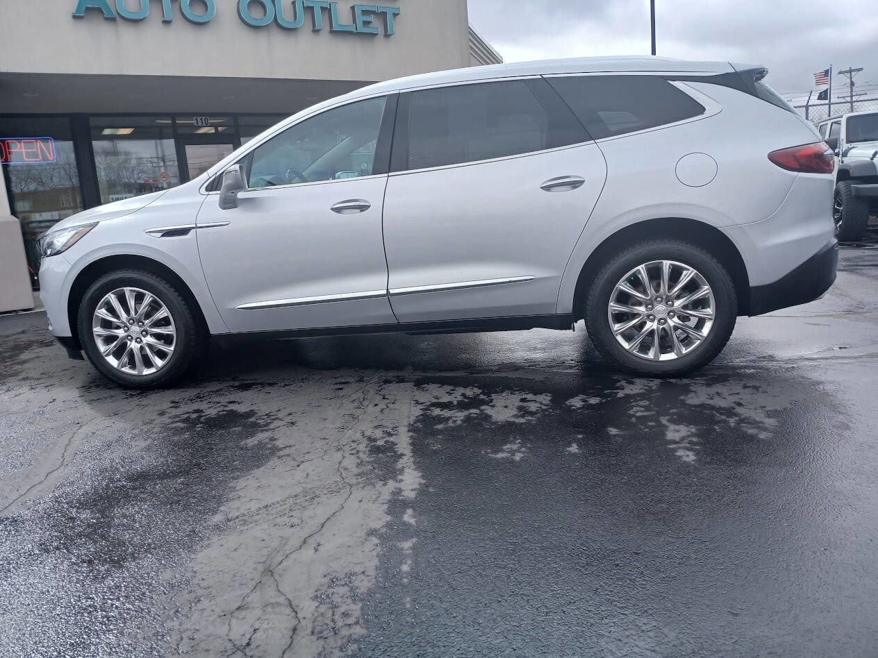 Used 2020 Buick Enclave Premium w/ Surround and Sites Package image 4