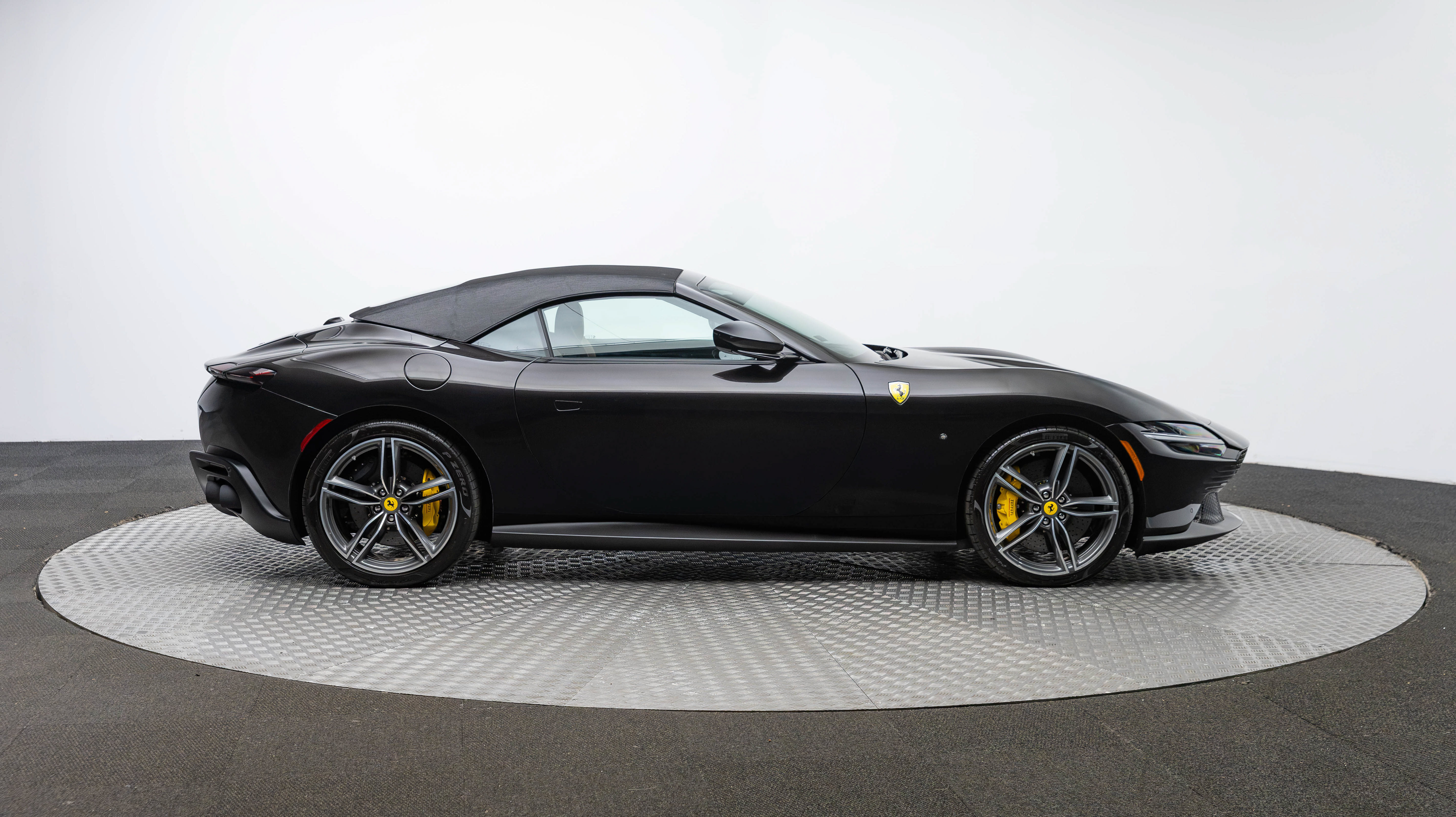 Certified 2025 Ferrari Roma Spider RWD image 55