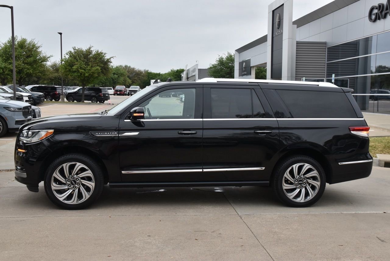 Certified 2024 Lincoln Navigator L 4WD image 12