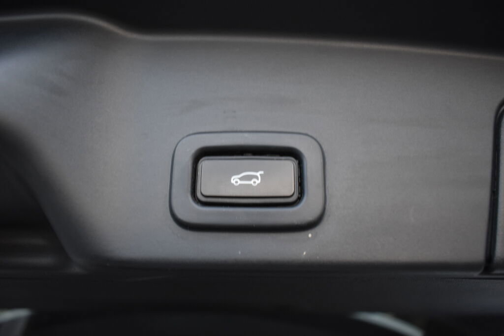 Used 2020 Land Rover Range Rover Evoque SE image 30