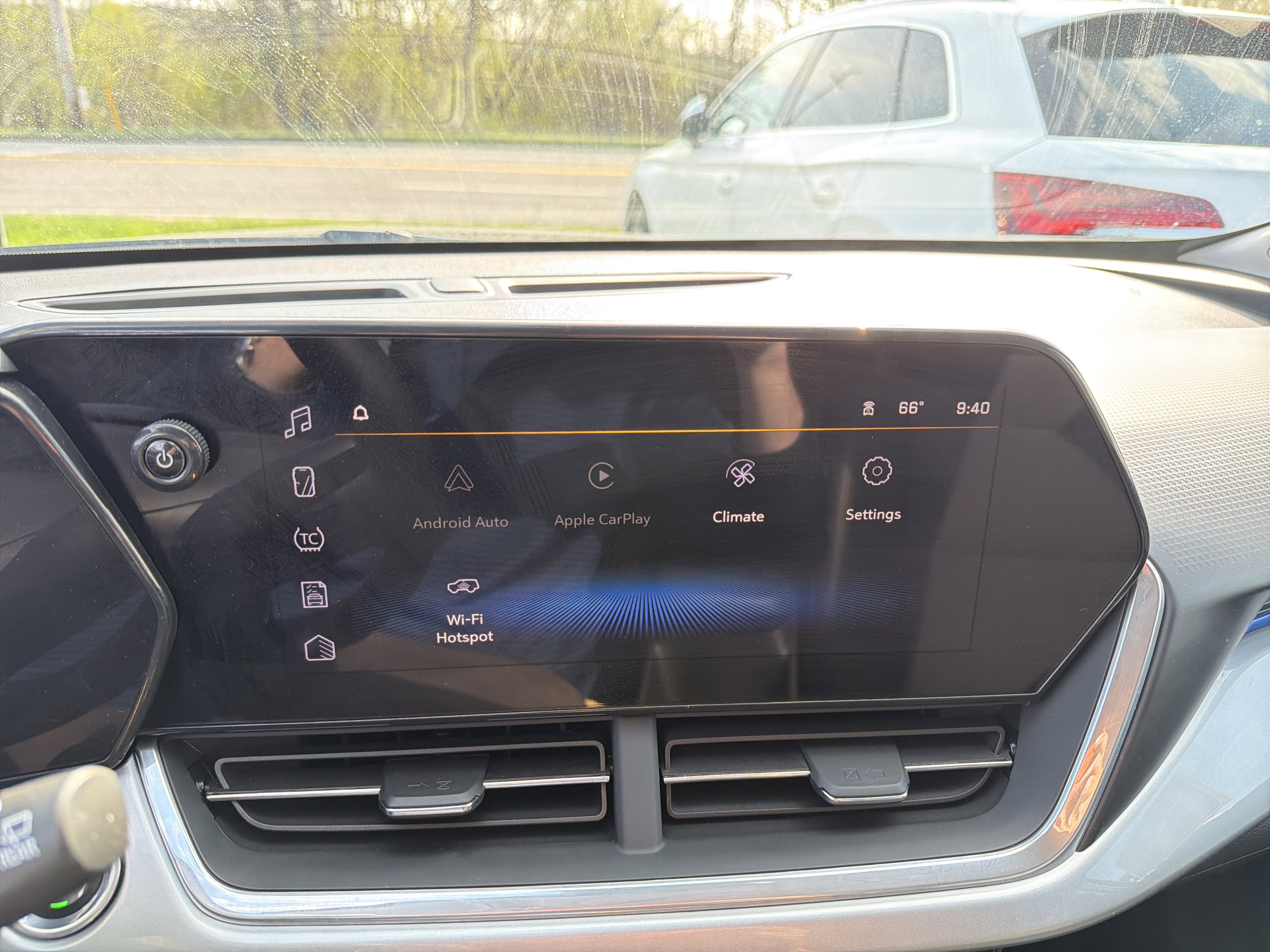 Used 2024 Chevrolet Trax LT w/ Driver Confidence Package FWD image 17