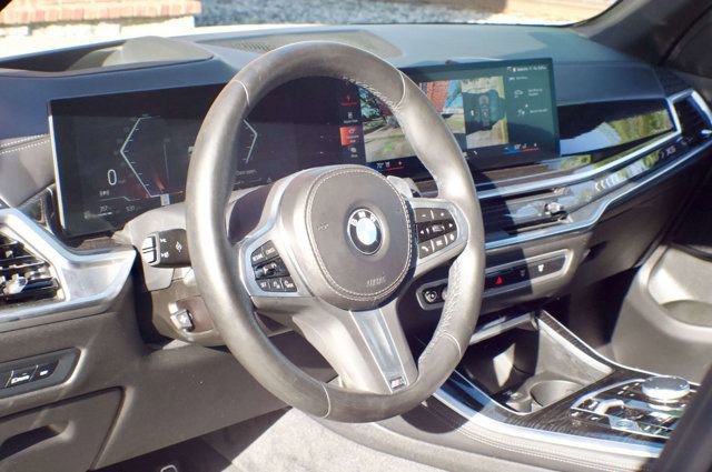 Used 2024 BMW X5 xDrive40i w/ M Sport Package AWD/4WD image 21