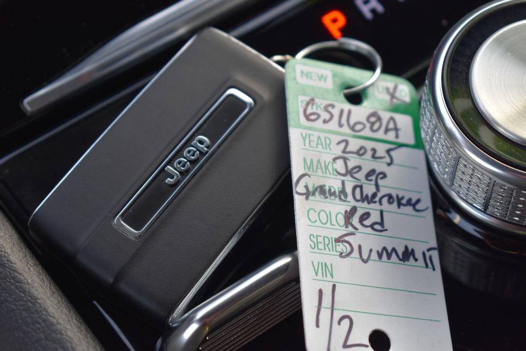 Used 2025 Jeep Grand Cherokee Summit w/ Adv Protech Group IV image 35