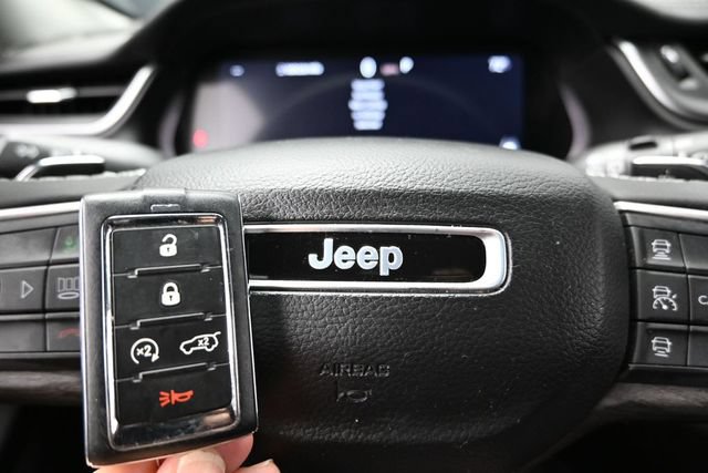 Used 2023 Jeep Grand Cherokee Limited w/ Black Appearance Package AWD/4WD image 49