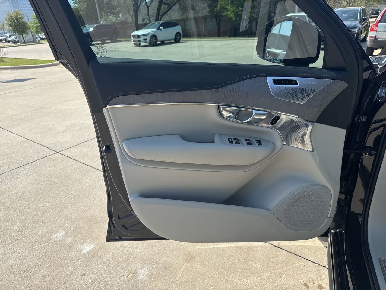 Used 2025 Volvo XC90 B6 Ultra w/ Lounge Package image 22