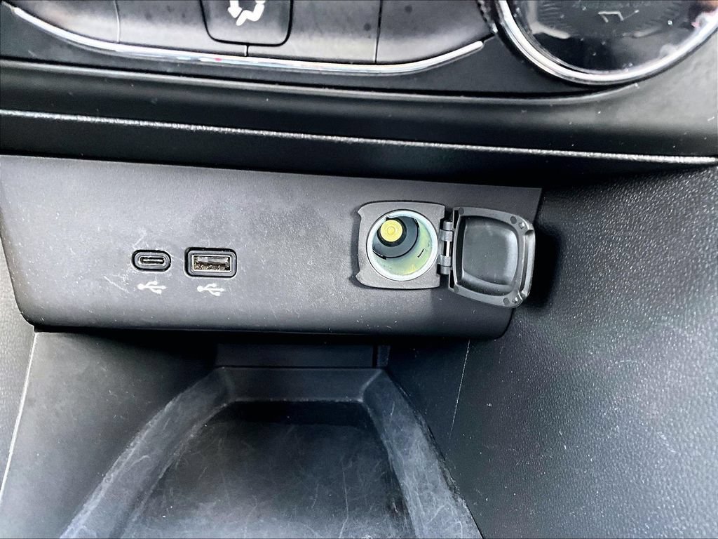 Used 2025 Buick Encore GX Preferred AWD/4WD image 21