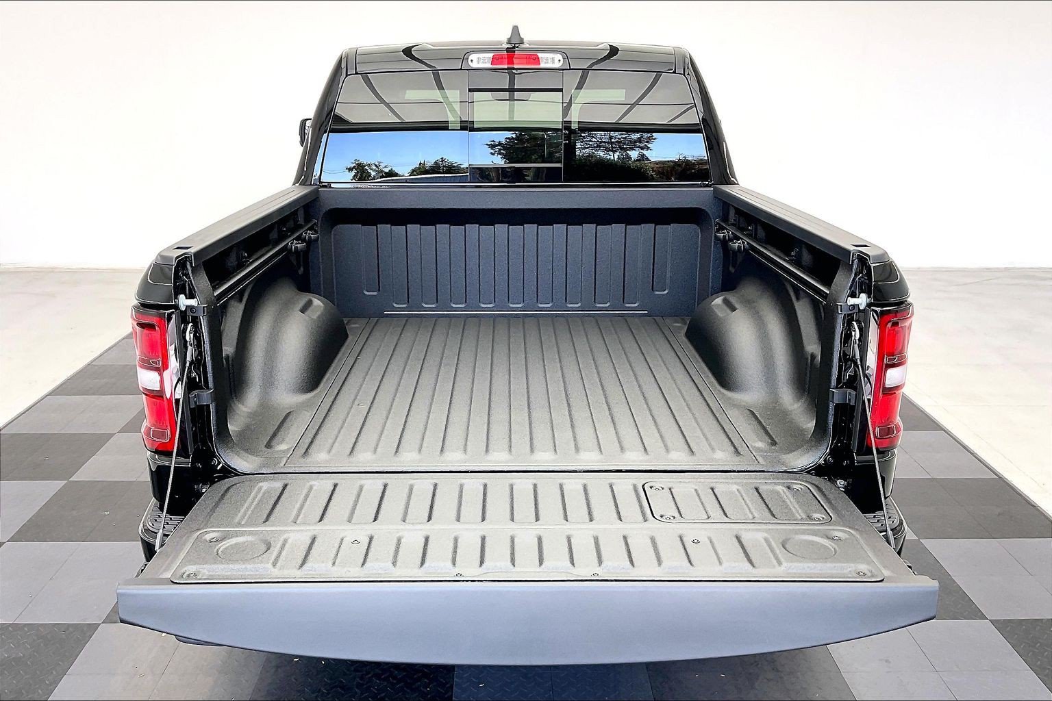 New 2027 RAM 1500 Laramie w/ Night Edition AWD/4WD image 11