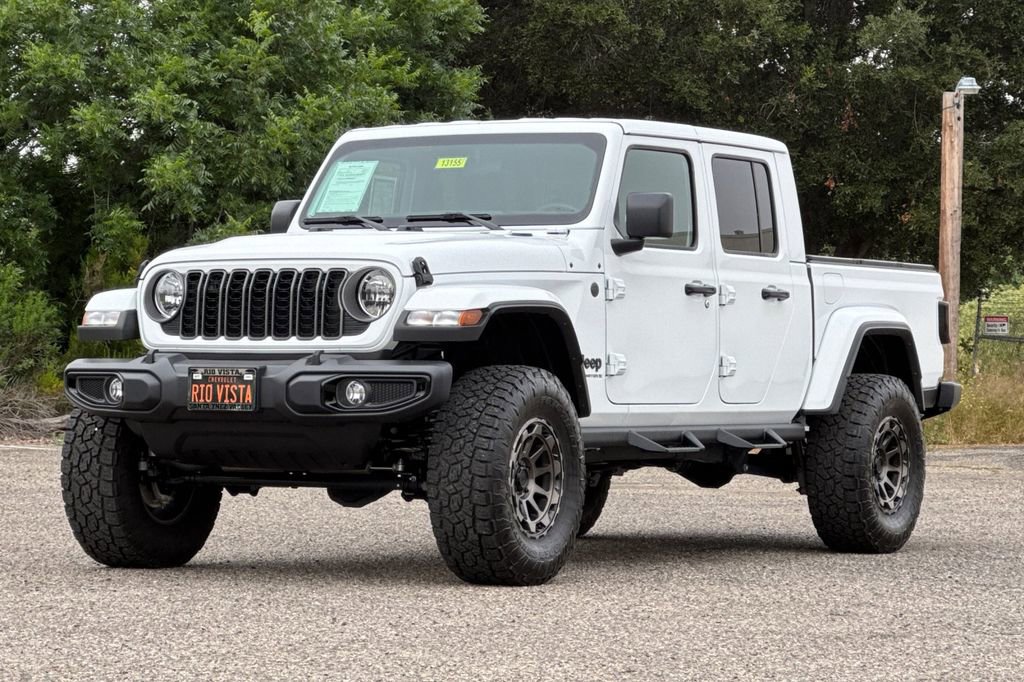 Used 2025 Jeep Gladiator Sport AWD/4WD image 8