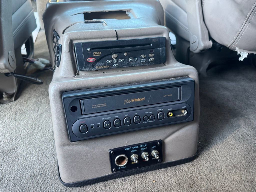 Used 2004 Chevrolet Express 1500 image 23