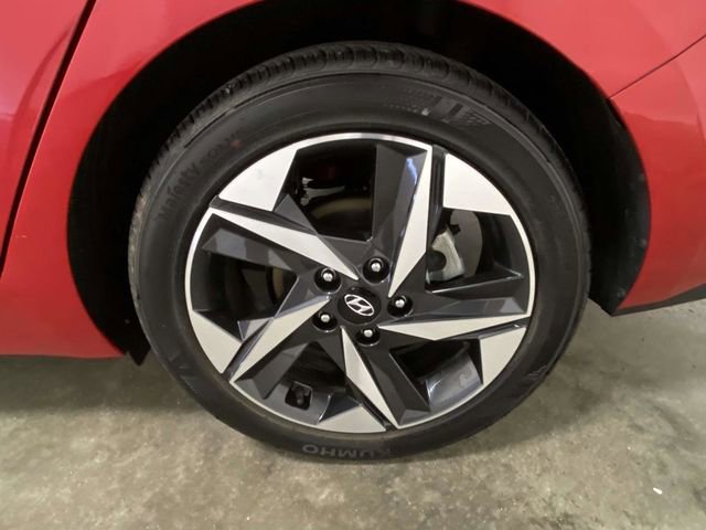 Used 2022 Hyundai Elantra Limited image 7