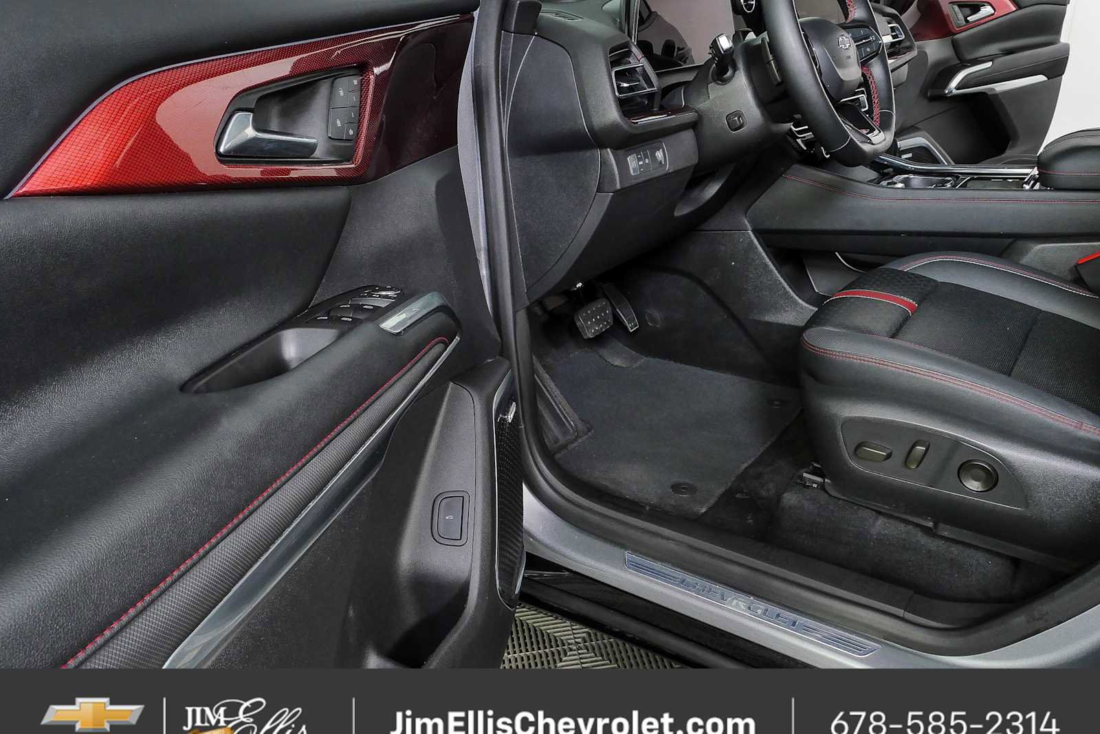 Used 2024 Chevrolet Traverse RS FWD image 8