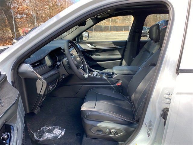 New 2022 Jeep Grand Cherokee Overland image 6