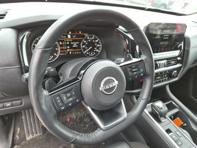 Used 2024 Nissan Pathfinder SL w/ Black Appearance Package AWD/4WD image 19