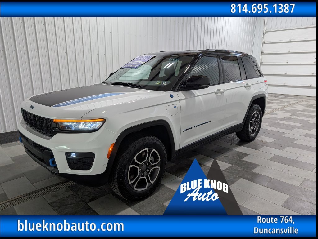 Used 2023 Jeep Grand Cherokee Trailhawk w/ Advanced Protech Group II AWD/4WD image 1