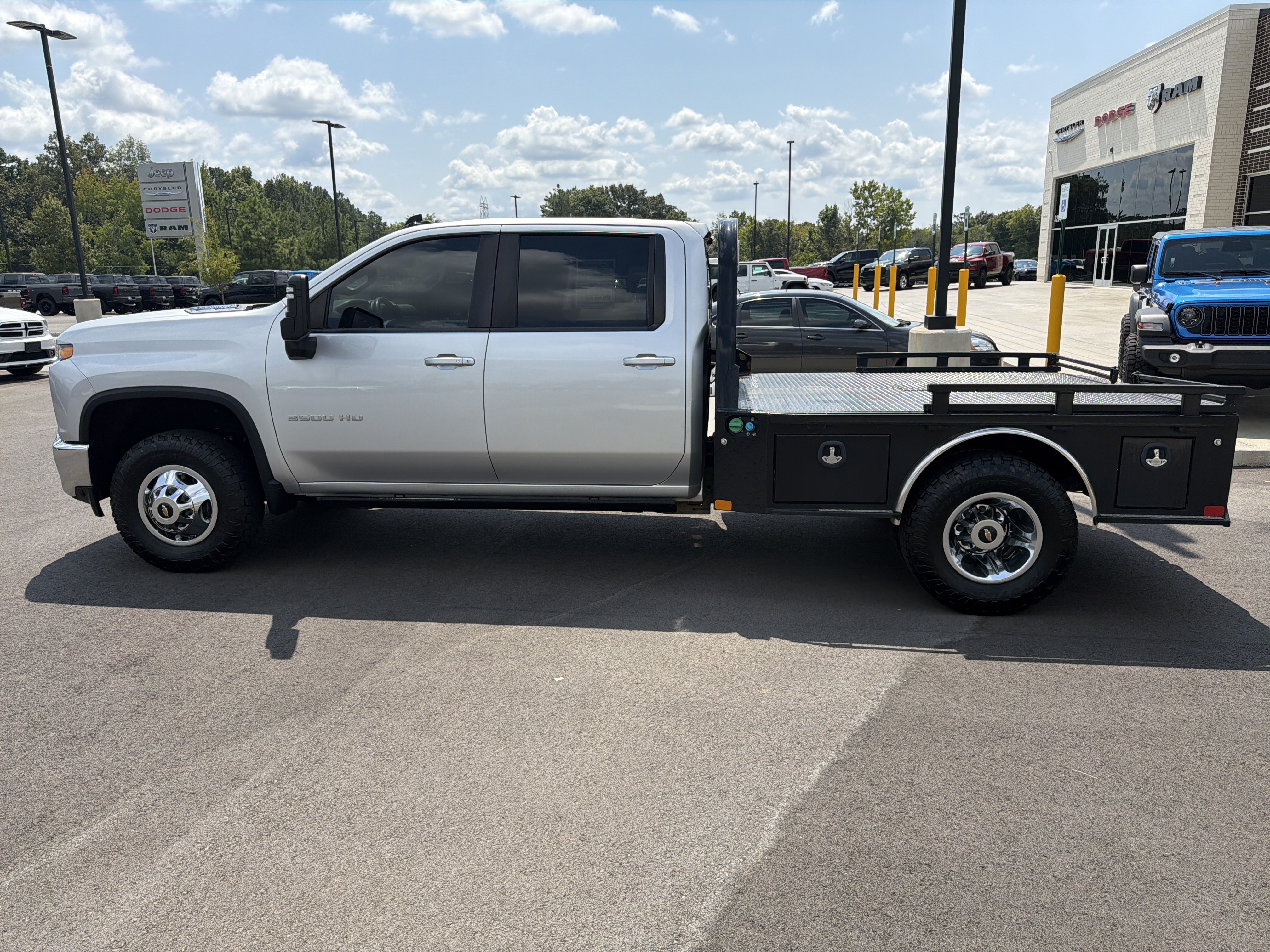 Used 2022 Chevrolet Silverado 3500 LT w/ Convenience Package AWD/4WD image 18