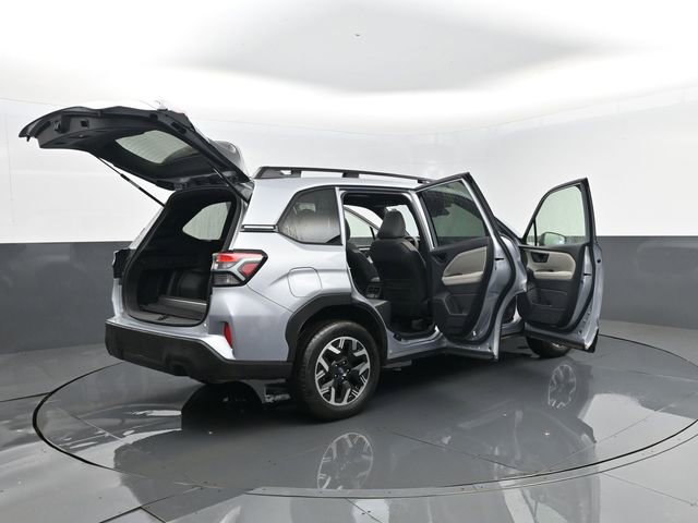Used 2025 Subaru Forester Premium image 30