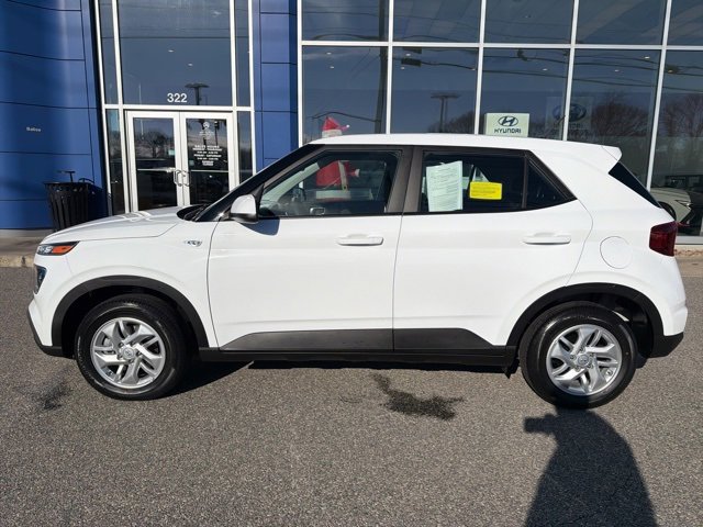 Certified 2025 Hyundai Venue SE image 9