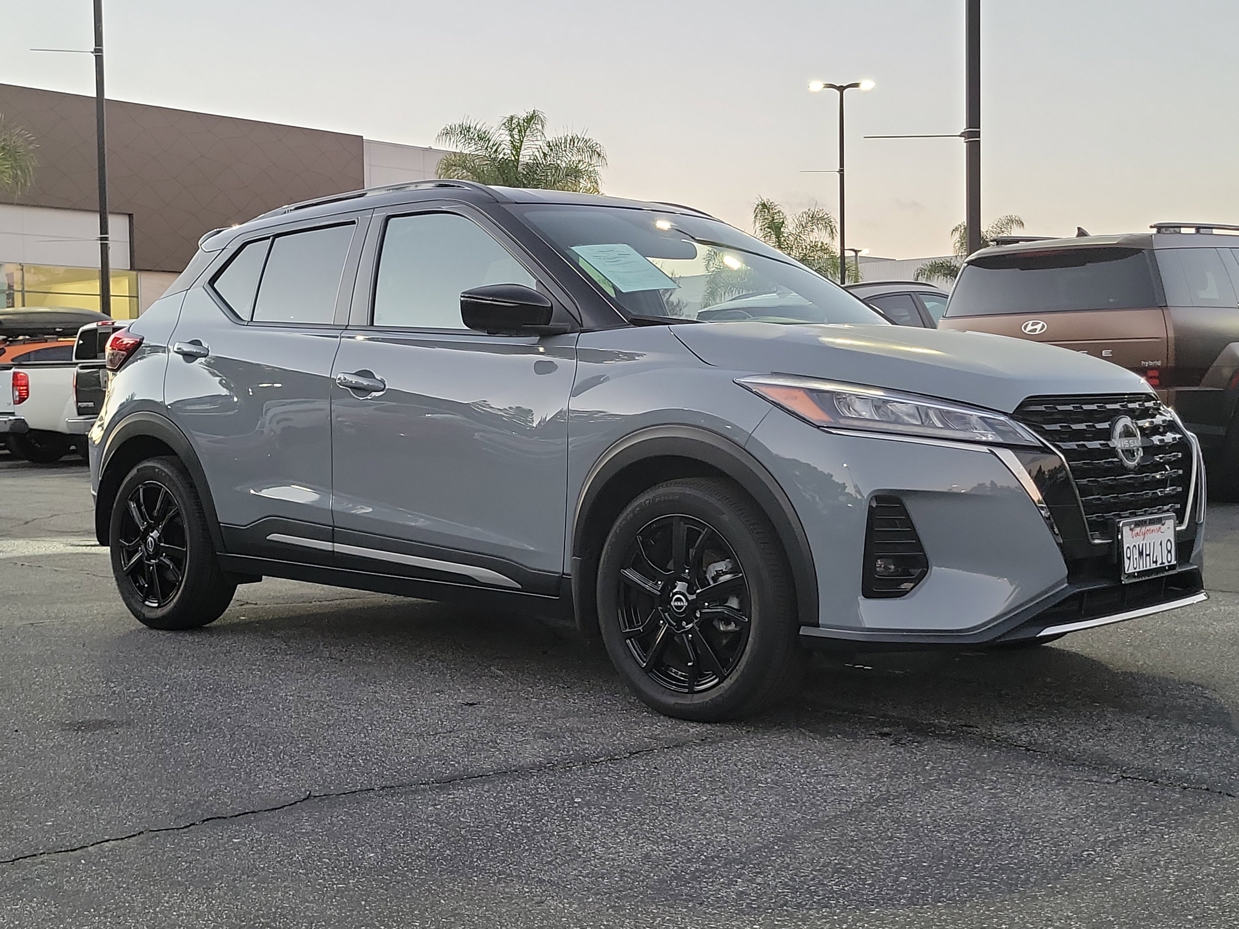 Used 2023 Nissan Kicks SR image 27