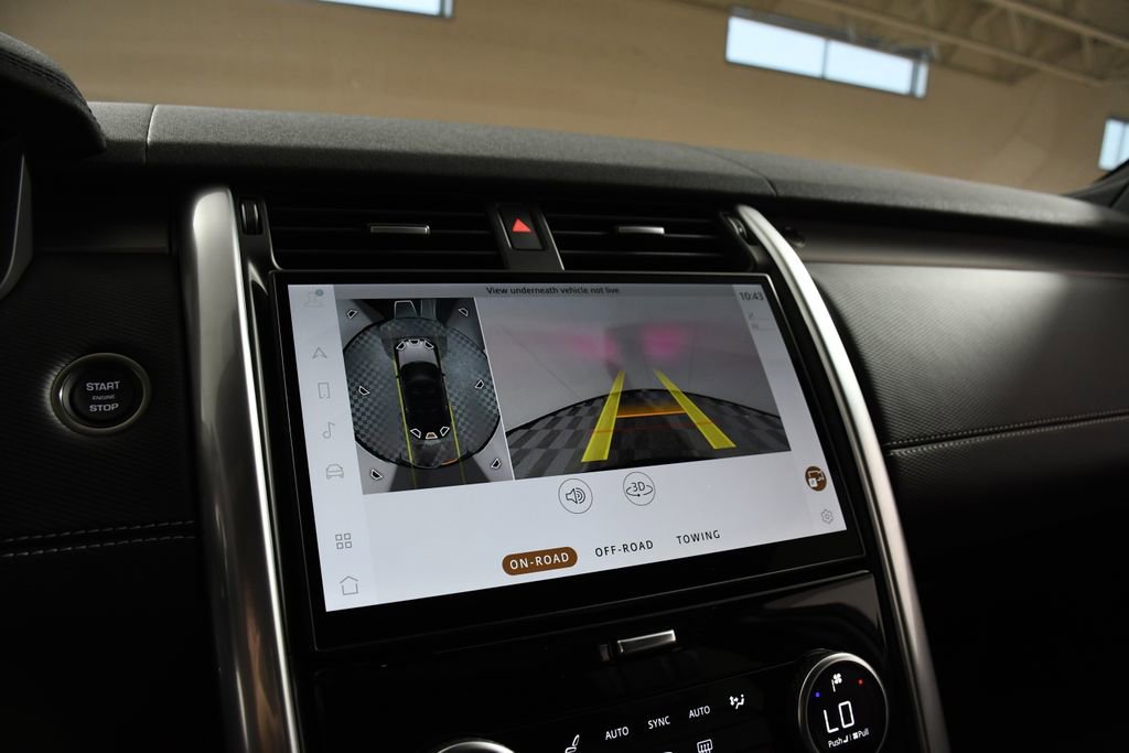 Certified 2025 Land Rover Discovery Dynamic SE image 33