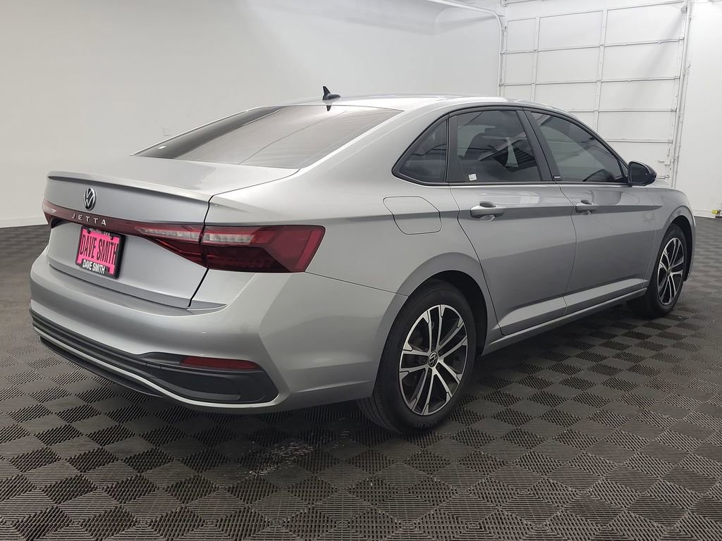 Used 2025 Volkswagen Jetta Sport image 7