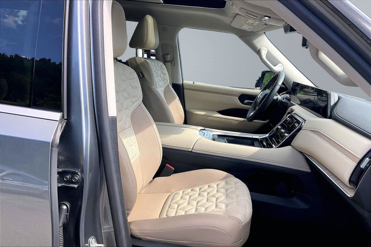 Certified 2025 Nissan Armada Platinum Reserve AWD/4WD image 7