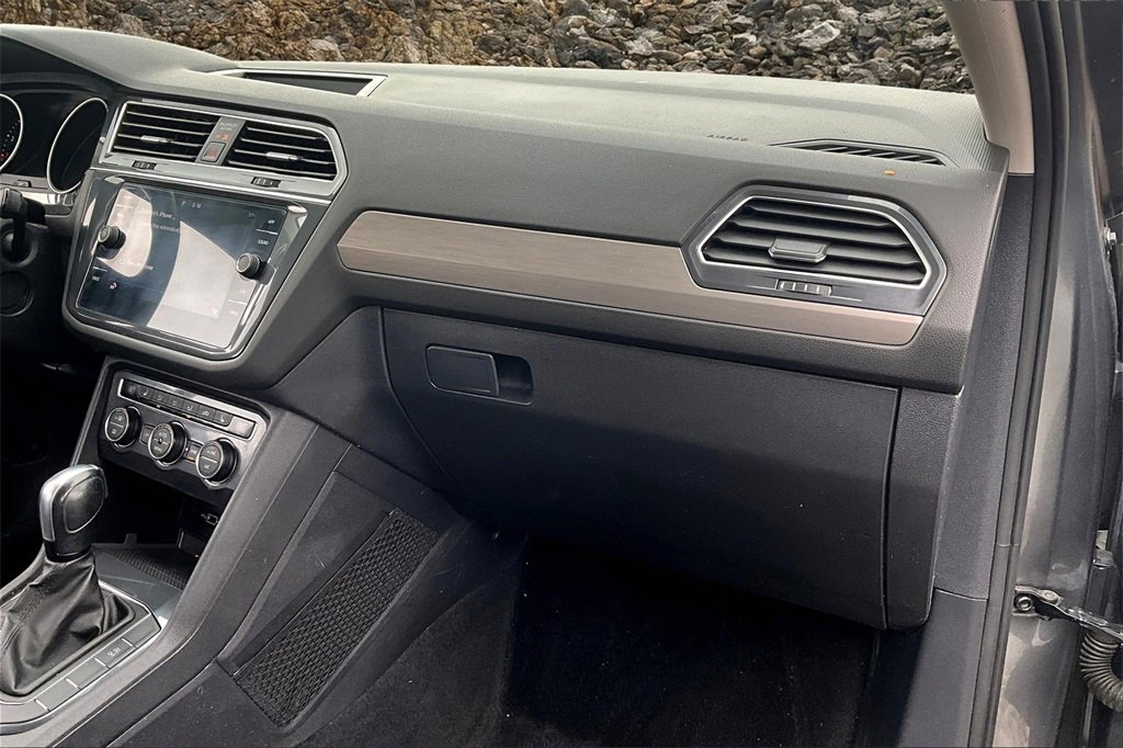 Used 2020 Volkswagen Tiguan SE R-Line image 13