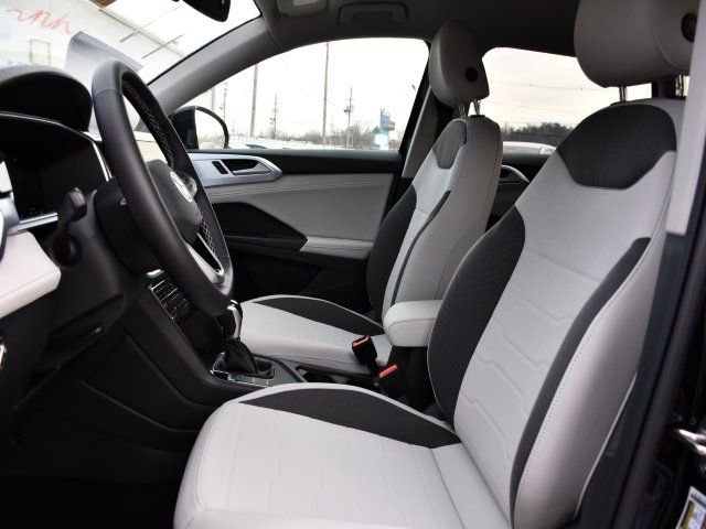 New 2026 Volkswagen Taos SE image 12