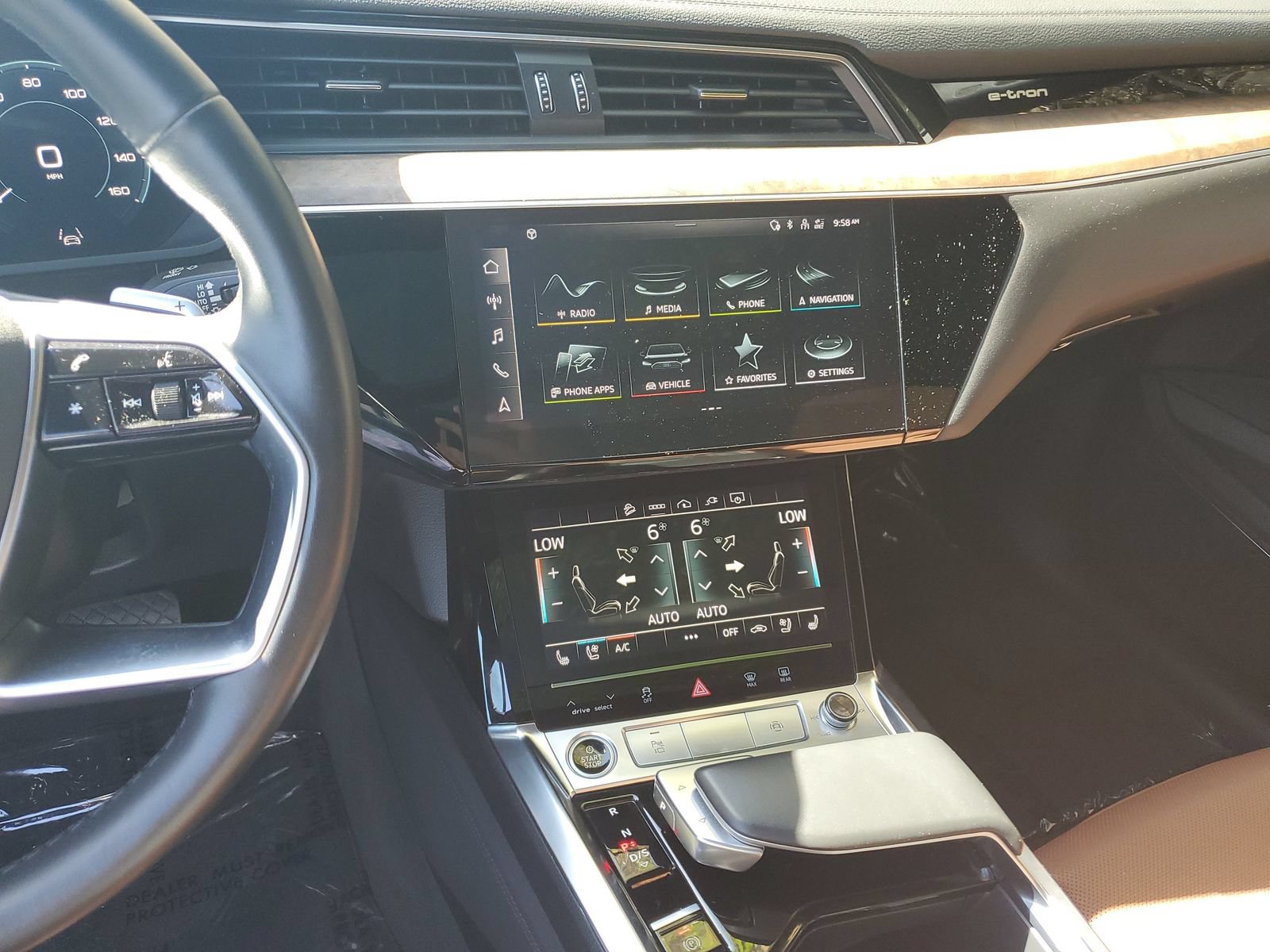 Used 2022 Audi e-tron Premium Plus w/ Premium Plus Package AWD/4WD image 24