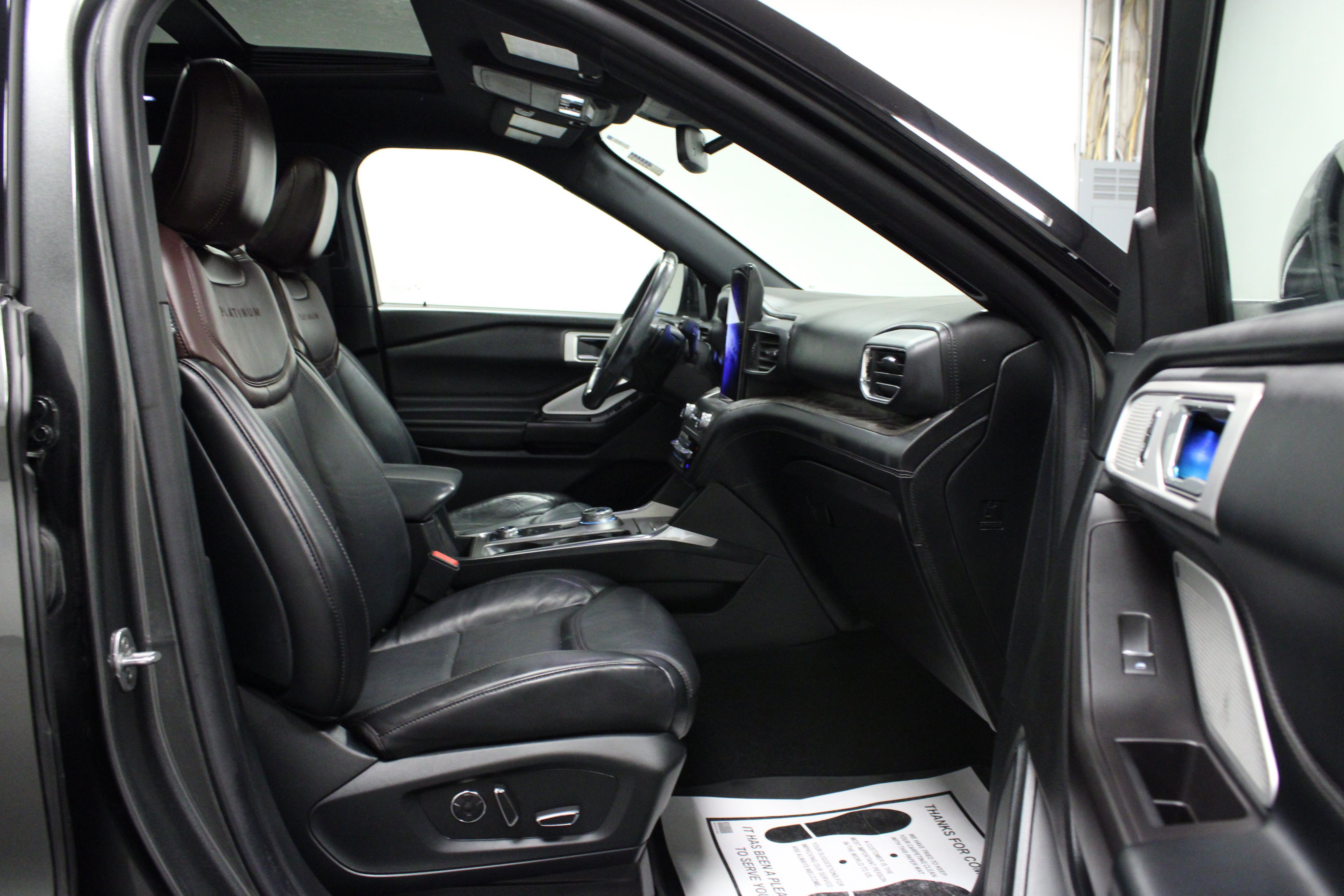 Used 2020 Ford Explorer Platinum w/ Premium Technology Package AWD/4WD image 17