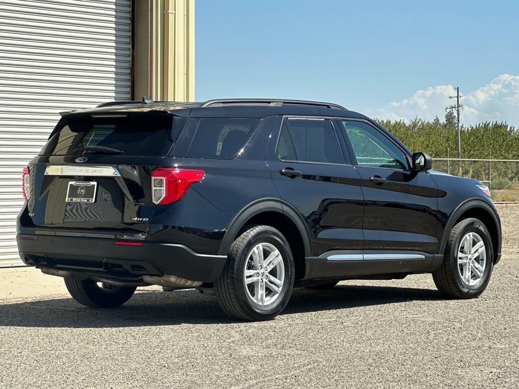 Used 2022 Ford Explorer XLT w/ Equipment Group 202A AWD/4WD image 4