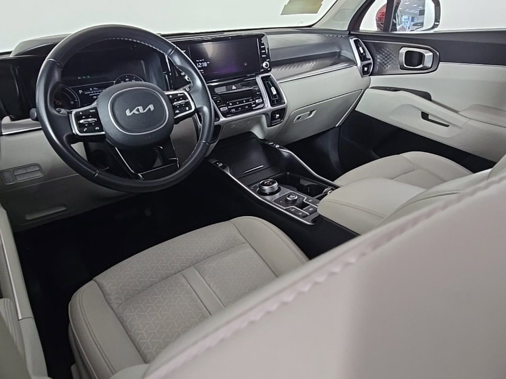 Used 2023 Kia Sorento EX image 17